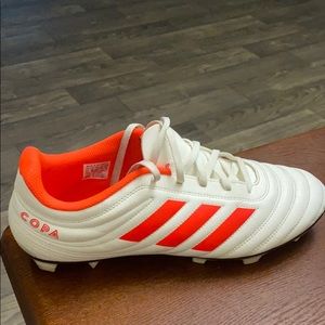 Soccer shoes